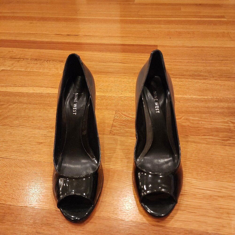 Ombre grey & black patent leather peep toe pumps